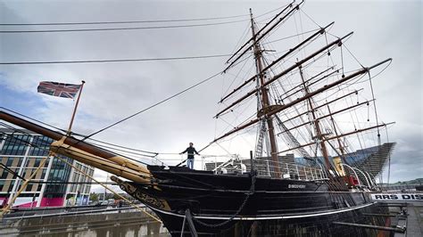 Discovery: The ship that put Dundee on the map - BBC News