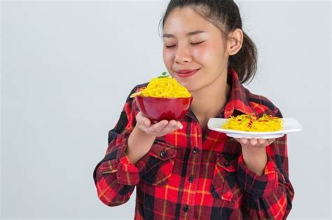 Gak Perlu Tahan Lapar Semalaman, 10 Makanan Ini Aman Dikonsumsi Saat Lapar Malam Hari - Grid Health