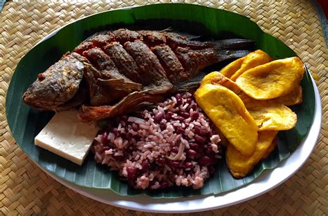 Fried whole tilapia from Lake Yojoa, Honduras : r/food