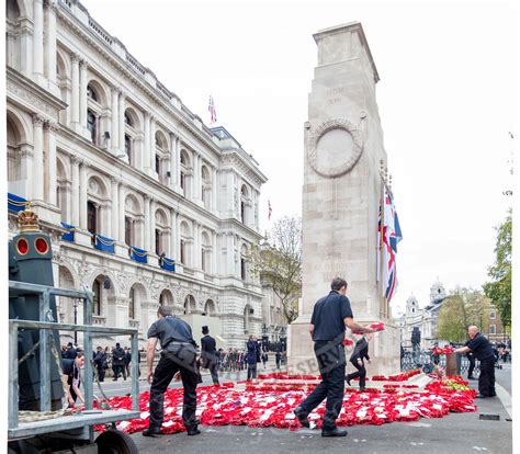 Remembrance Sunday 2015 at the London Cenotaph in Photos - Interactive ...