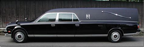 Shinzo Abe carried through Tokyo by Toyota Century limousine hearse | Japanese Nostalgic Car