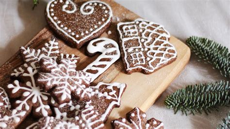 The Magic Holiday Treat - Little Debbie Gingerbread Cookies!