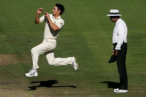 Mitchell Johnson bowls | ESPNcricinfo.com