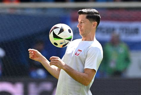 Poland need Lewandowski in crunch clash with Austria | Reuters