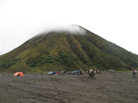 Perjalanan Wisata: Mendaki Gunung Bromo Pasuruan Jawa Timur