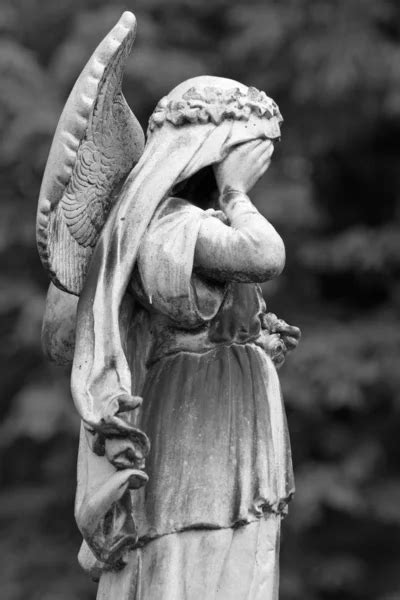 Angel statue crying | Statue of crying cemetery angel — Stock Photo ...