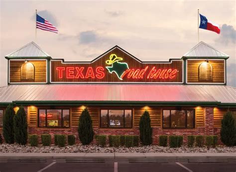 9 Secrets Texas Roadhouse Employees Don’t Want You to Know — Eat This ...