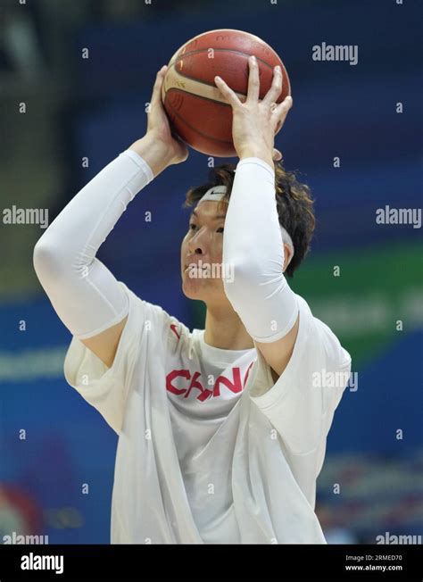 Manila, Philippines. 28th Aug, 2023. Wang Zhelin of China warms up ...