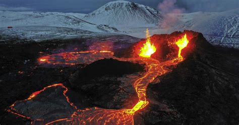 Un volcan pourrait entrer en éruption en Islande 🌋 | Articles | Les as ...