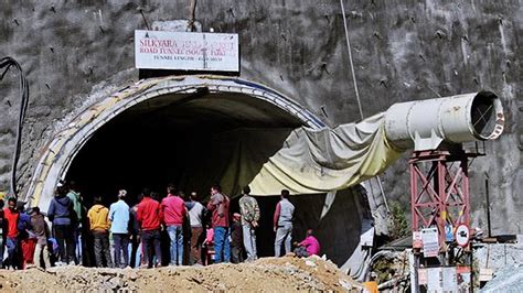 Uttarakhand Tunnel Collapse Highlights: Efforts to save 40 trapped ...