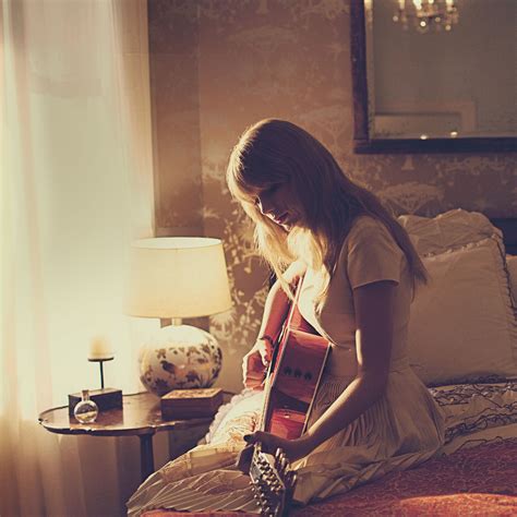 Taylor Swift Red Photoshoot | Fotoshooting, Gitarre, Pinned up