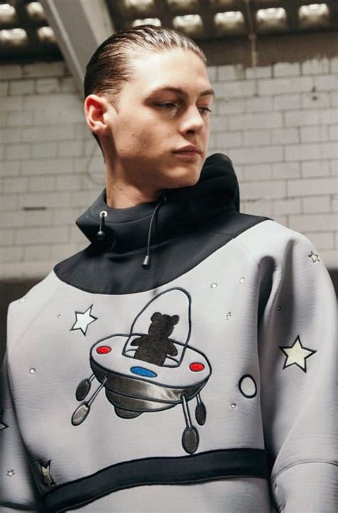 Darwin Gray ph Daisy Walker - Backstage @ Bobby Abley, S/S 16 Bobby Abley, Darwin, Backstage ...