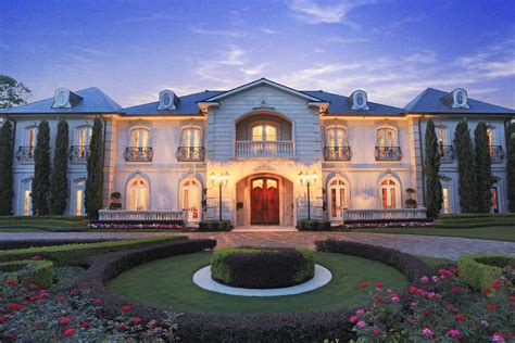 8 Houston dream homes for sale