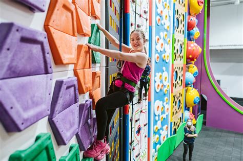 Climbing Center | Brossard and Laval | Clip 'n climb