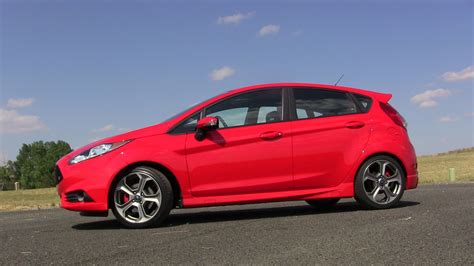 2014 Ford Fiesta ST 0-60 and Track Test Review [Video] - The Fast Lane Car