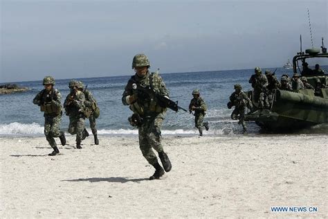 Philippine Marines participate in the Amphibious Landing Training ...