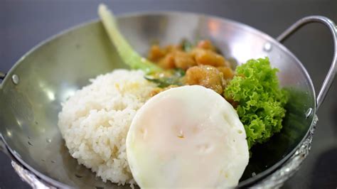 TASTE GOOD : Best Salted Egg Chicken Rice in Singapore - ELIZABETHANNAH