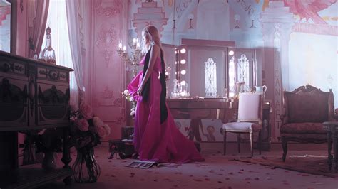 BLACKPINK’s Rosé’s “On the Ground”: 10 Looks from the Music Video ...