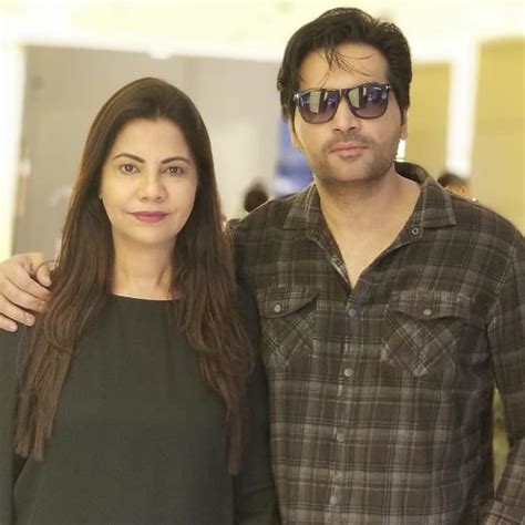 Humayun Saeed Wife Samina - 35 Romantic Pictures | Reviewit.pk