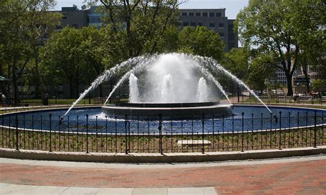 Philadelphia Public Art: Franklin Square Fountain