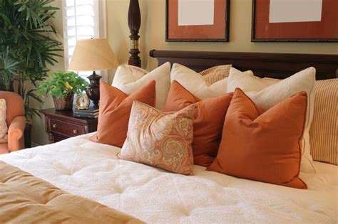 50 Decorative King and Queen Bed Pillow Arrangements & Ideas (PICTURES)