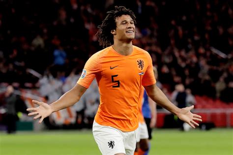 Waarom Guardiola zo gek is van Nathan Aké | Foto | gelderlander.nl