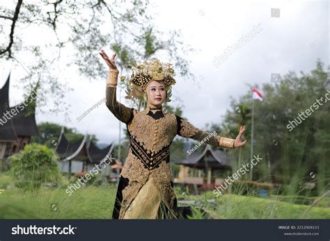 Beautiful Girl Wearing Minangkabau Traditional Clothes Stock Photo 2212909153 | Shutterstock