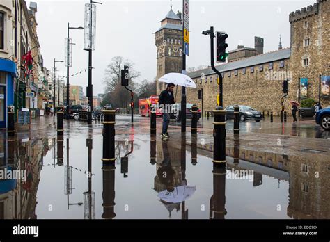 Cardiff weather hi-res stock photography and images - Alamy