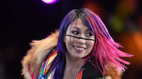 "Just wondering when we’re gonna wrestle again" – 40-year-old WWE Superstar reaches out to Asuka ...