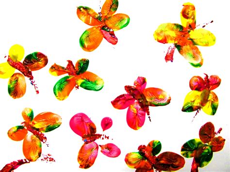 colormehappy: Colorful butterflies - Fun art project using finger paints!