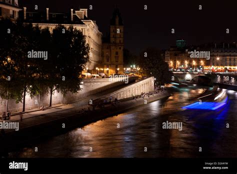 Bateau mouche paris night time hi-res stock photography and images - Alamy