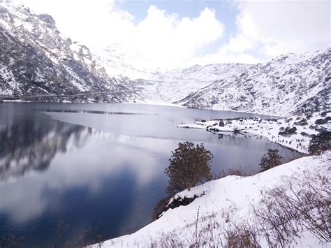 Tsongmo Lake, near India-China Border, Sikkim [4160x3120] : r/EarthPorn