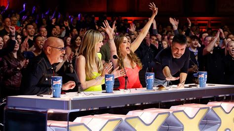 Simon Cowell hits golden buzzer for blind singer on 'America's Got Talent' | CNN