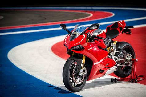 DUCATI 1199 Panigale R (2012-2013) Specs, Performance & Photos ...