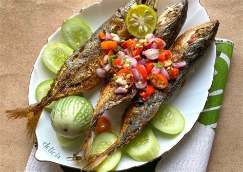 Resep Ikan Kembung Goreng Sambal Matah oleh Rini Dwi Astuti - Cookpad