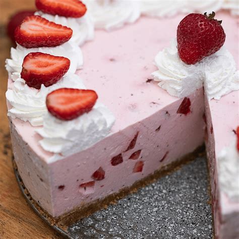 Fluffy No Bake Strawberry Cheesecake Recipe | Scrambled Chefs