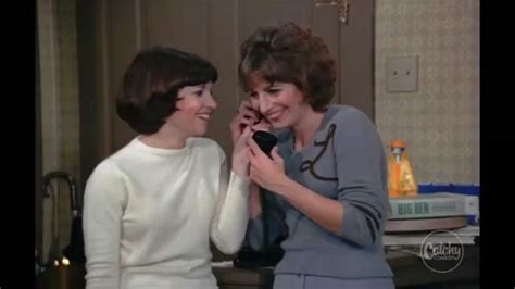 Laverne and Shirley Intro (Season 1) - YouTube