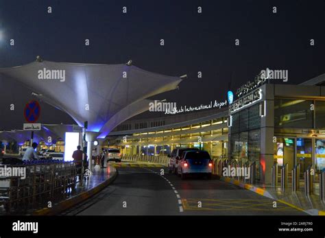 Abu dhabi airport arrivals hi-res stock photography and images - Alamy