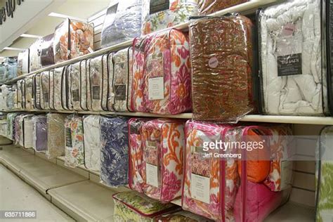 166 Marshalls Home Goods Photos & High Res Pictures - Getty Images