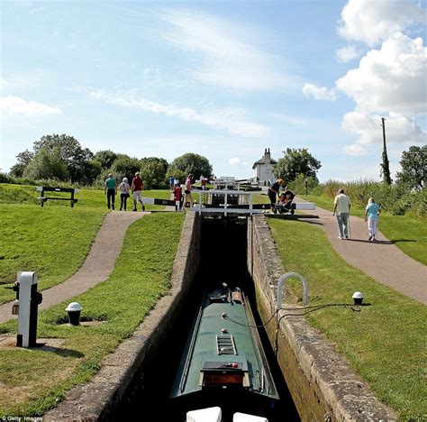 Foxton Locks Flight have been preserved as they were in their Victorian heyday | Daily Mail Online