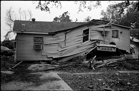 19 Heartbreaking Photos of Hurricane Katrina’s Aftermath – Mother Jones