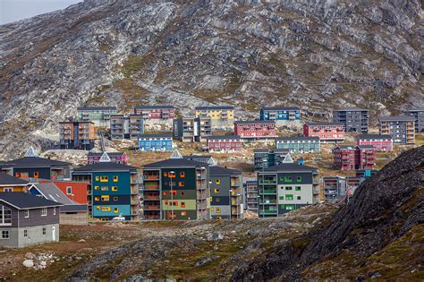 apartment buildings, nuuk, greenland – License image – 71188450 lookphotos