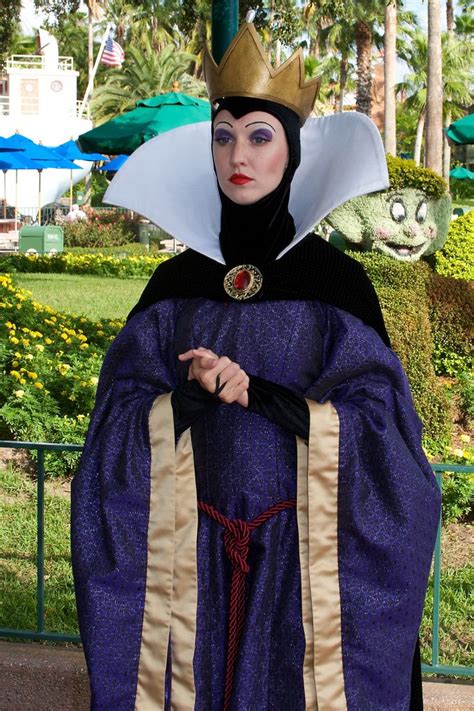 Snow White's Evil Queen, Disneyland Resort | Snow white evil queen ...