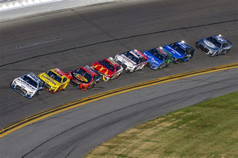 NASCAR World Reacts To 2nd Major Daytona 500 Wreck - The Spun