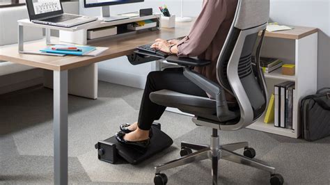 The Best Ergonomic Under Desk Footrest [2023 Review]