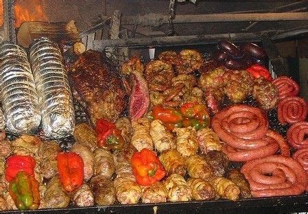 Uruguayan Culture, Preparing Asado in Uruguay | Comida de argentina ...