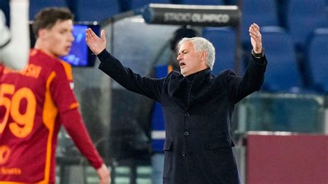 Jose Mourinho being sent off again & serenaded out of the Stadio ...