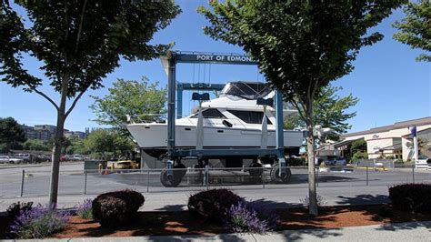 Travelift & Boatyard - Port Of Edmonds