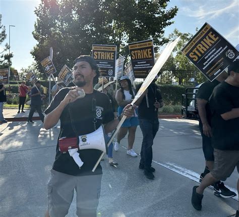 Teamsters Picket Fourth California Warehouse In Expanding Amazon Strike - PopularResistance.Org