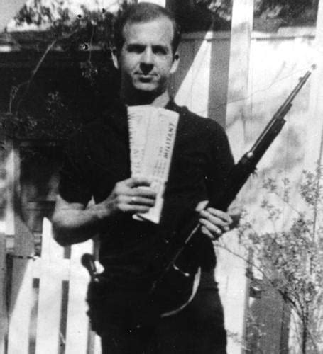 Scientist: Infamous Oswald rifle photo is real